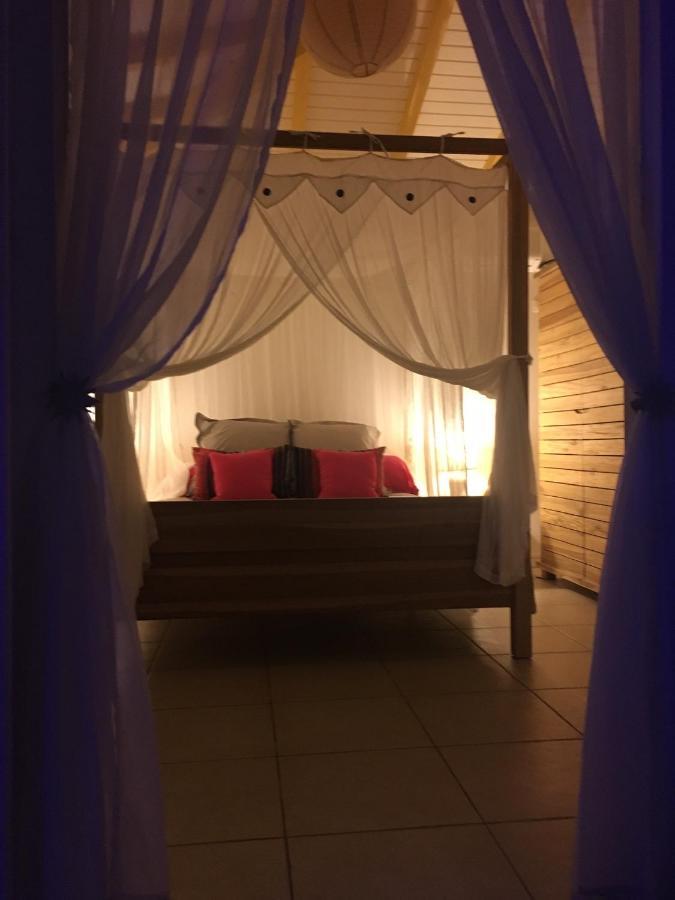 Au Bel'Vue Chez Sandrine "Gite & Chambre D'Hotes" Le Moule Luaran gambar