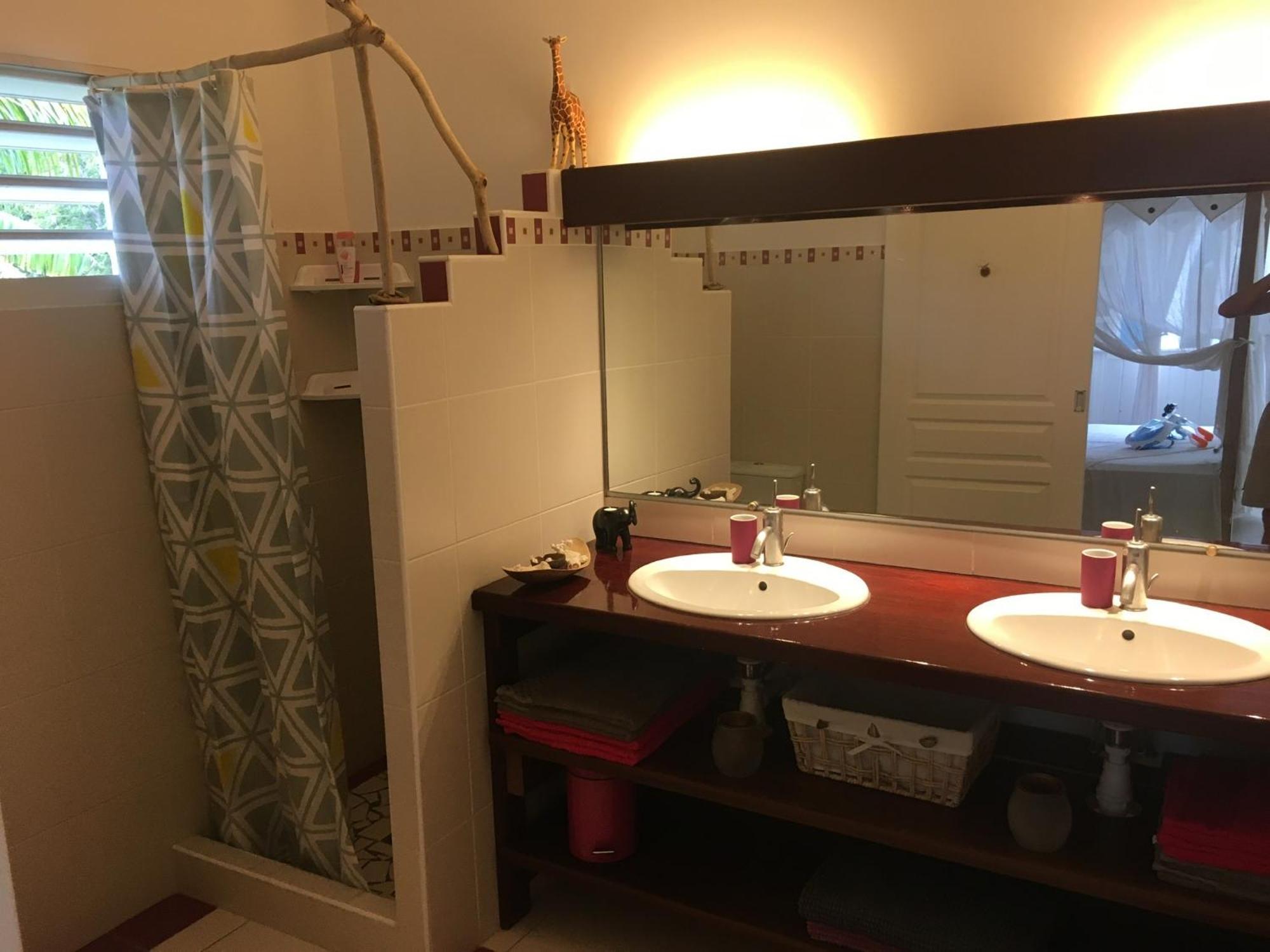 Au Bel'Vue Chez Sandrine "Gite & Chambre D'Hotes" Le Moule Luaran gambar