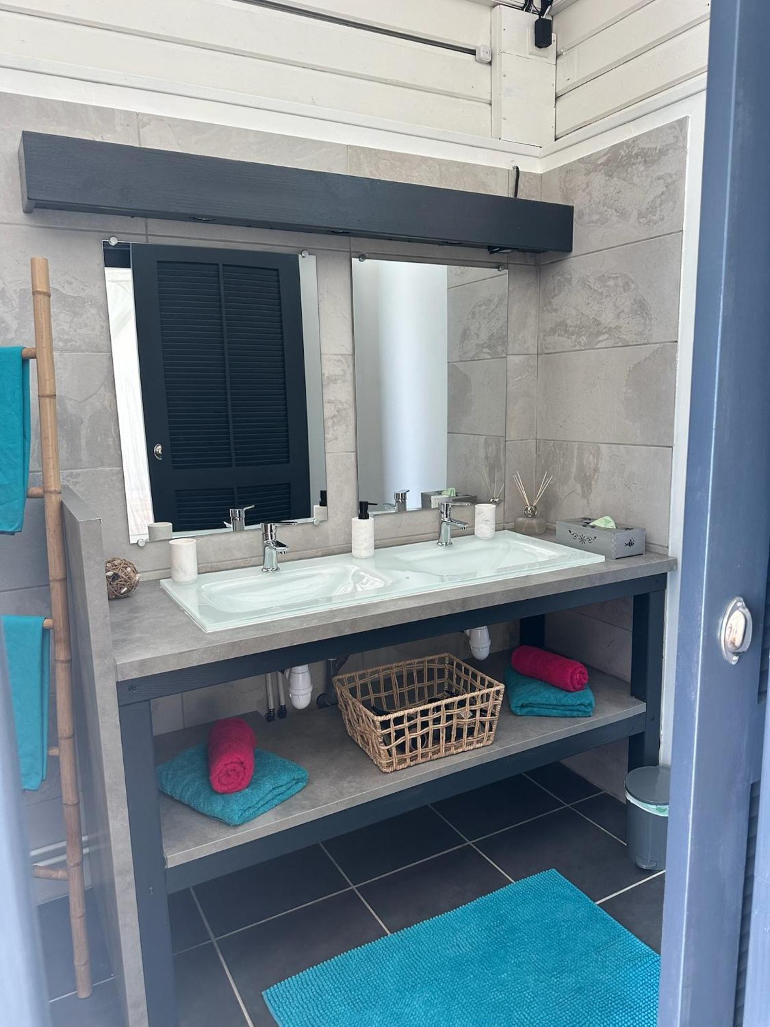Au Bel'Vue Chez Sandrine "Gite & Chambre D'Hotes" Le Moule Luaran gambar