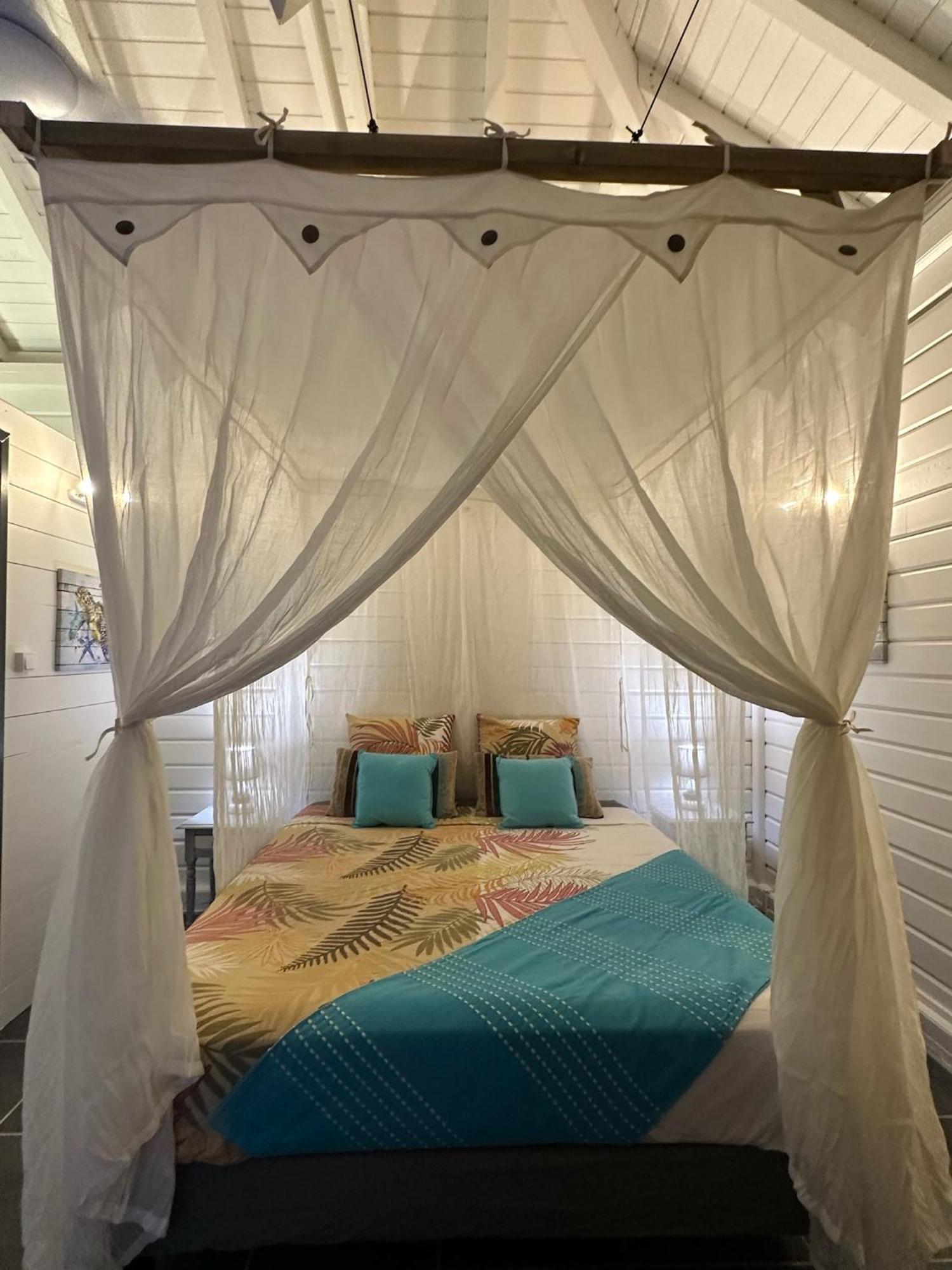 Au Bel'Vue Chez Sandrine "Gite & Chambre D'Hotes" Le Moule Luaran gambar