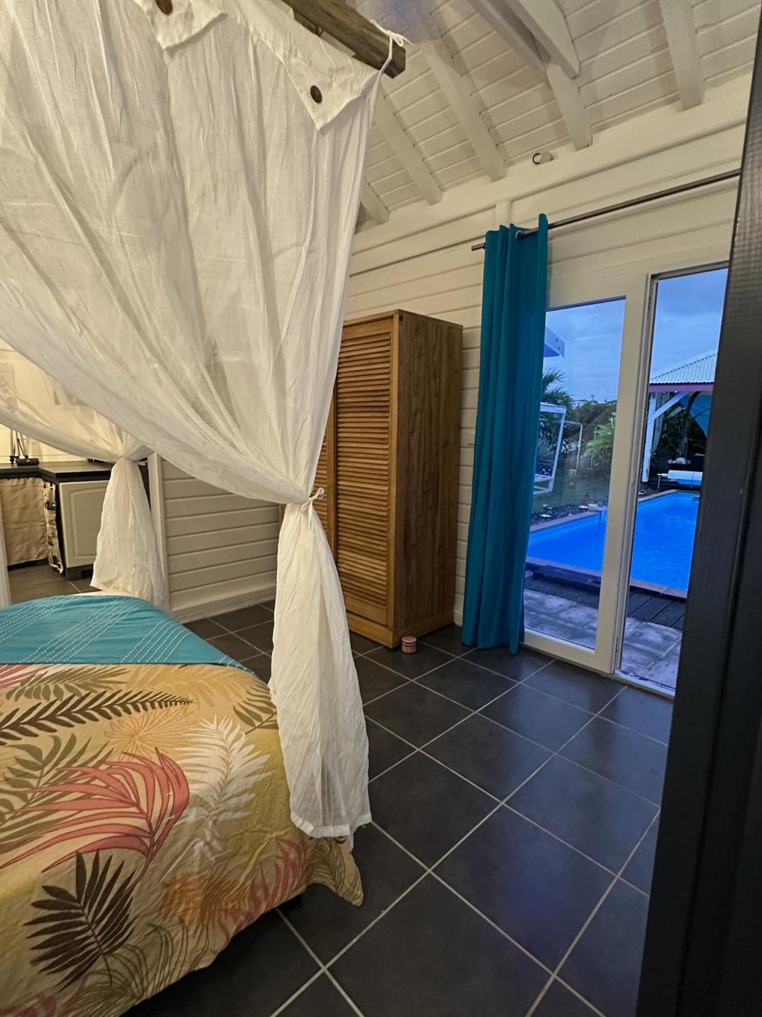 Au Bel'Vue Chez Sandrine "Gite & Chambre D'Hotes" Le Moule Luaran gambar